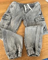 Graue Denim Jogger Cargohose mit elastischem Bund 152 Hose Jungen Hessen - Wiesbaden Vorschau