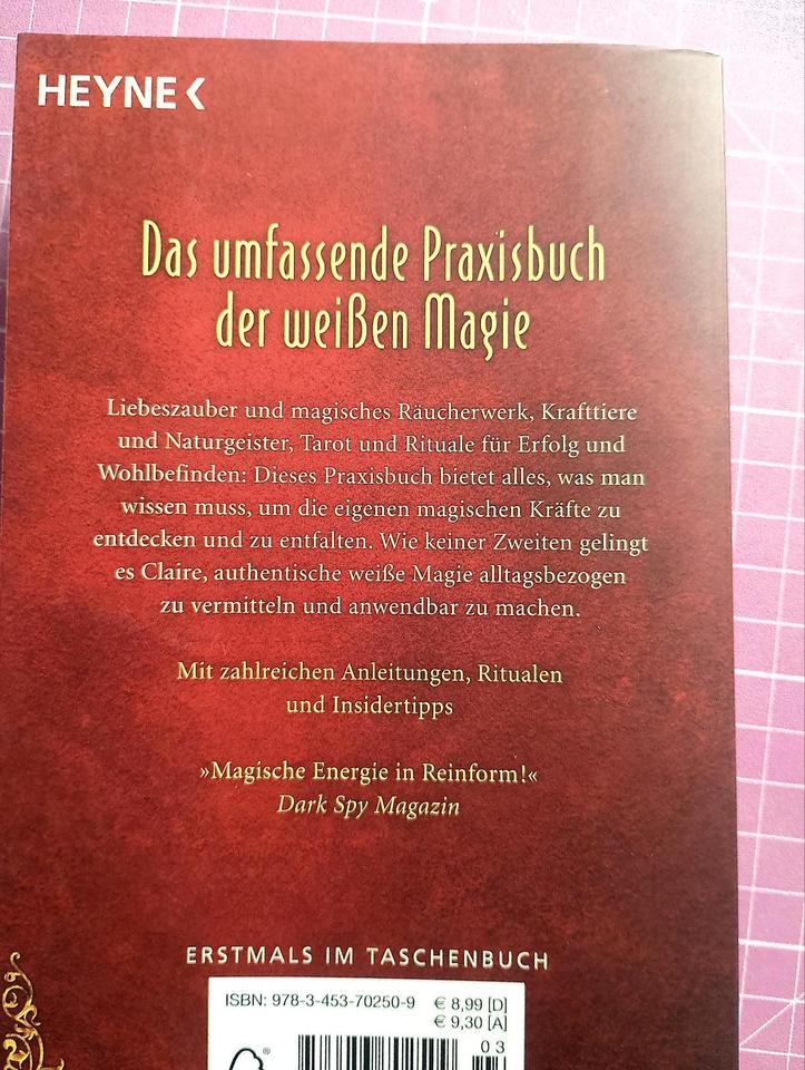 Claire Magie der Hexen Basiswissen weiße Magie Hausputz Buch in Riesbürg