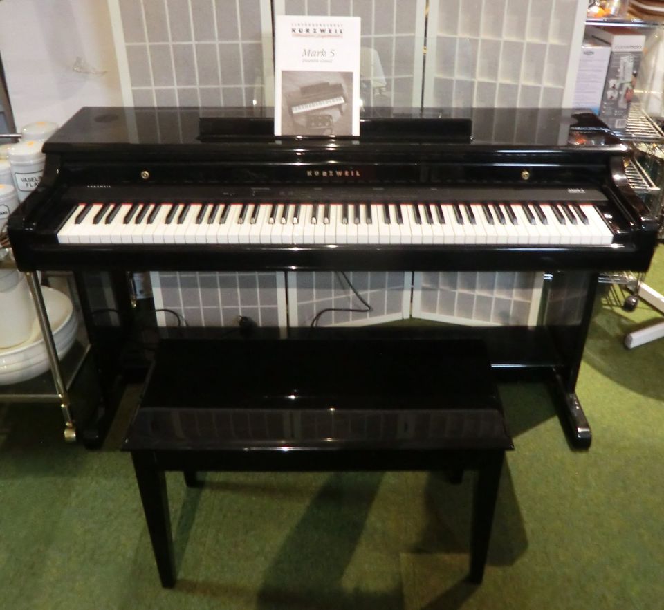 Kurzweil Mark 5 E-Piano, Stage Piano, Elektr. Klavier mit Bank in Reinbek