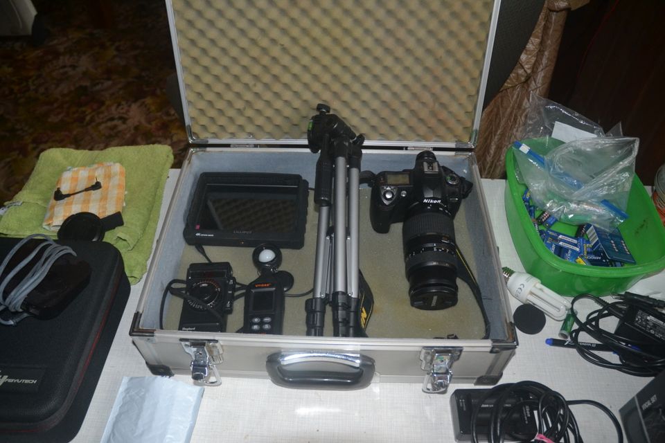 Nikon d70 mit tamron 35-200,monitor hdmi,blitzmesser,lichtmesser, in Lennestadt