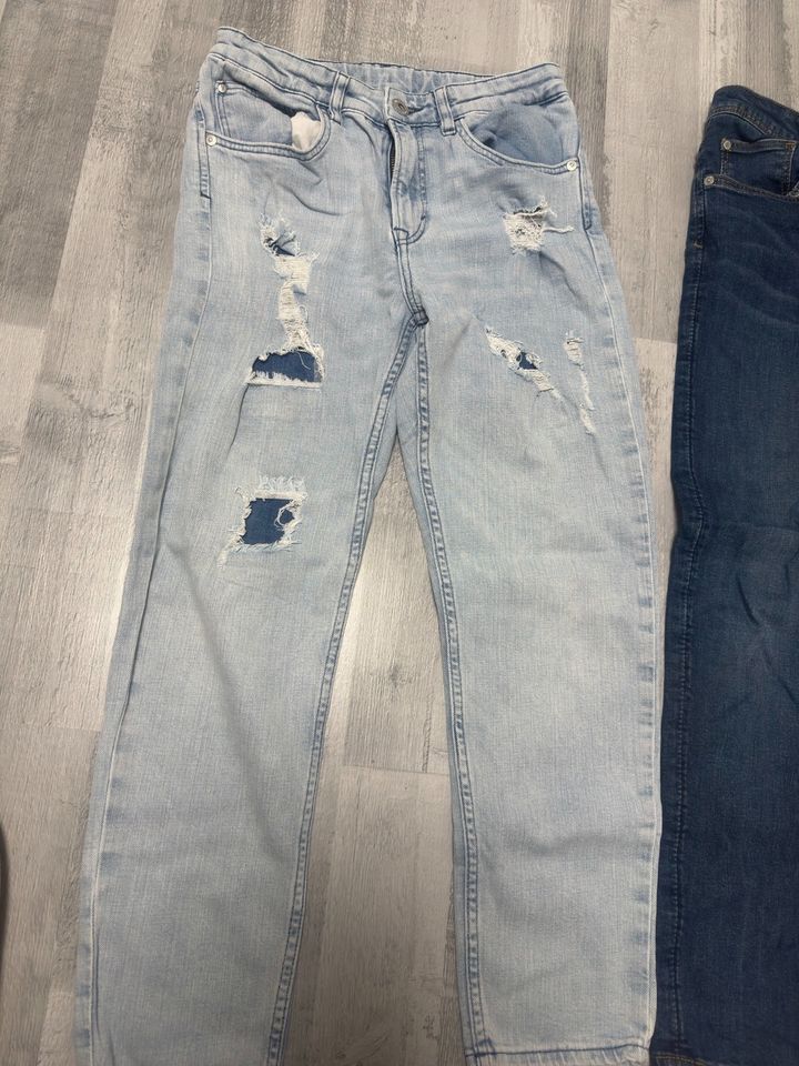 Kinder jeans von H&M (pro Stück 5€) in Bergkamen