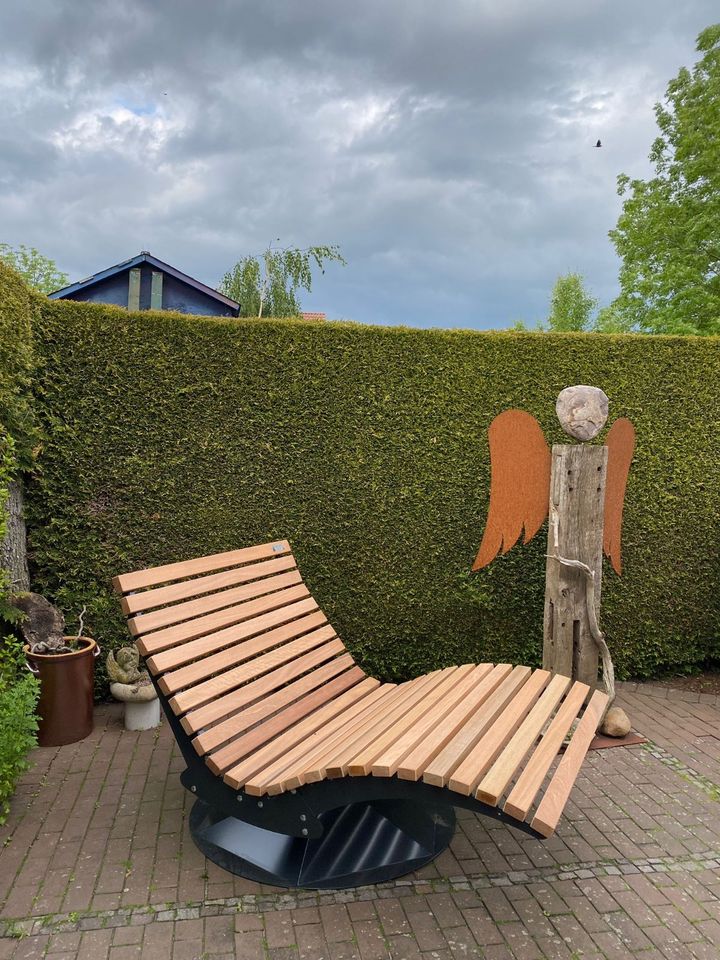 Waldsofa drehbar 1,45m / Sonnenliege / Wellenliege / Relaxliege / Liegebank Bangkirai Holz in Frankfurt am Main