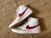 Nike Blazer Mid ‘77 Größe 42,5 / 9 weiß/rot Baden-Württemberg - Weingarten Vorschau