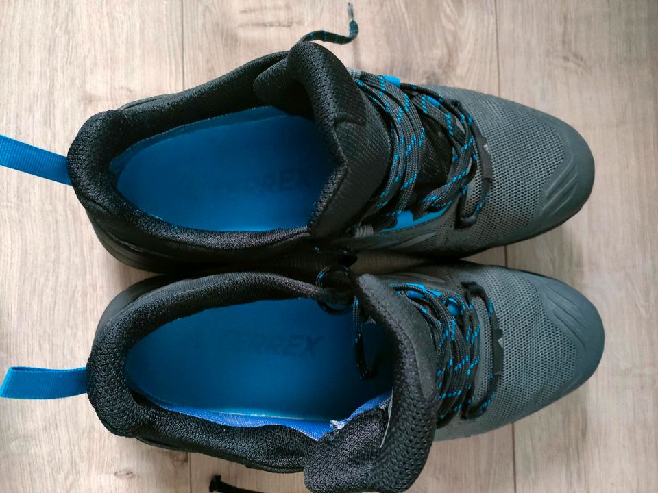 Adidas Swift R Herren Outdoor Schuhe Gr. 44 kaum getragen in Espenau