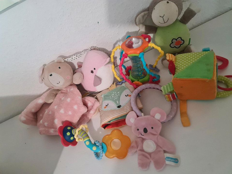 Diverses babyspielzeug in Hannover