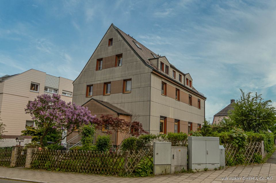 Kapitalanleger aufgepasst! Vier- bis Fünf-Familienhaus + sechs Garagen in Hof in Hof (Saale)