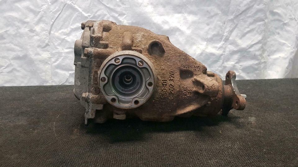 BMW E90 E91 320D 5-Gang Schaltgetriebe Differential Hinten in Hamburg