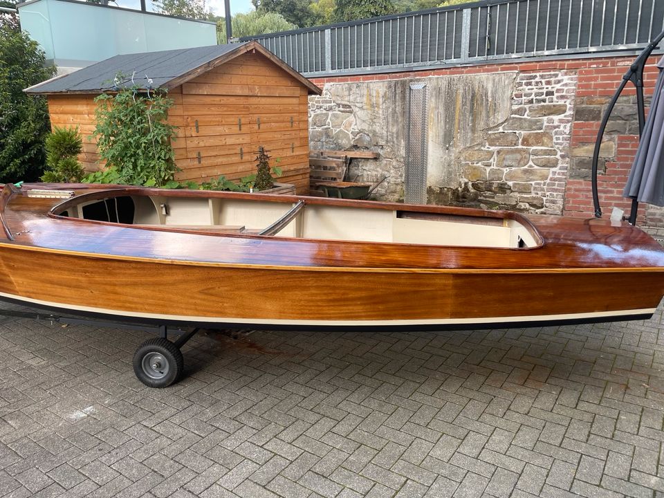 Segelboot Schwertzugvogel SZV Oldtimer in Köln