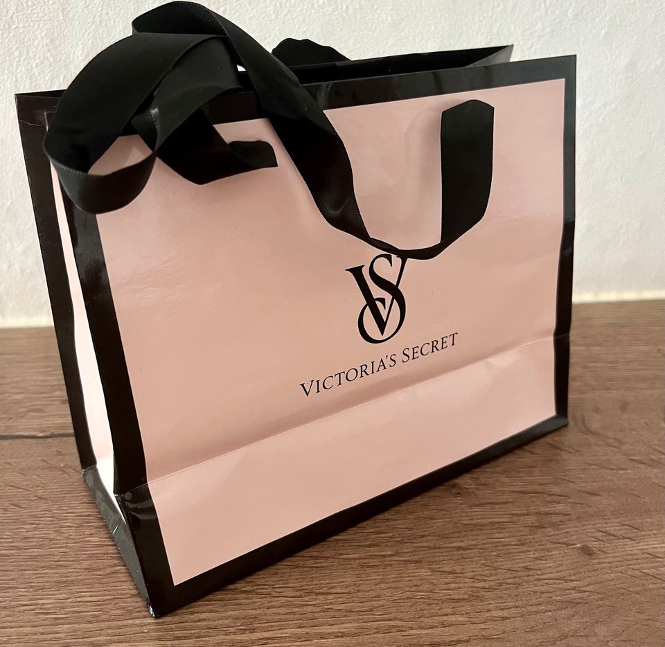 Victoria‘s Secret Geschenktüte Verpackung Tüte Geschenk in Aichtal