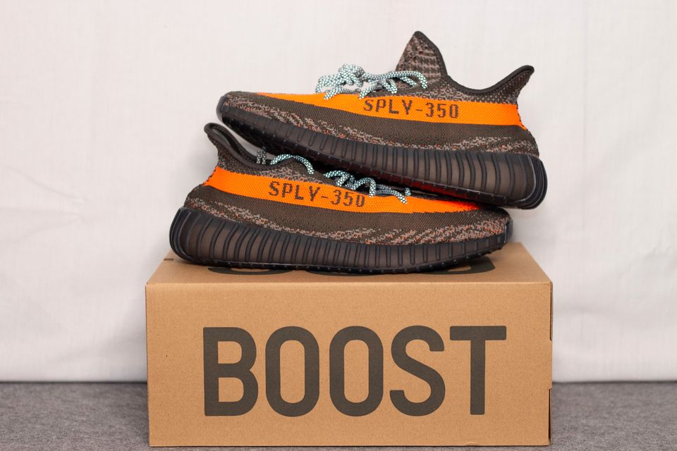 ADIDAS YEEZY BOOST 350 V2 Carbon Beluga - EU 44 in Dortmund