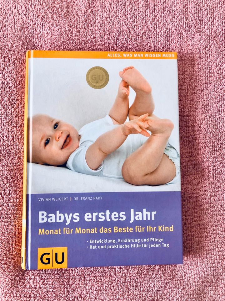Babys erstes Jahr ⭐️wertvoller Ratgeber/ GU in Bad Oldesloe