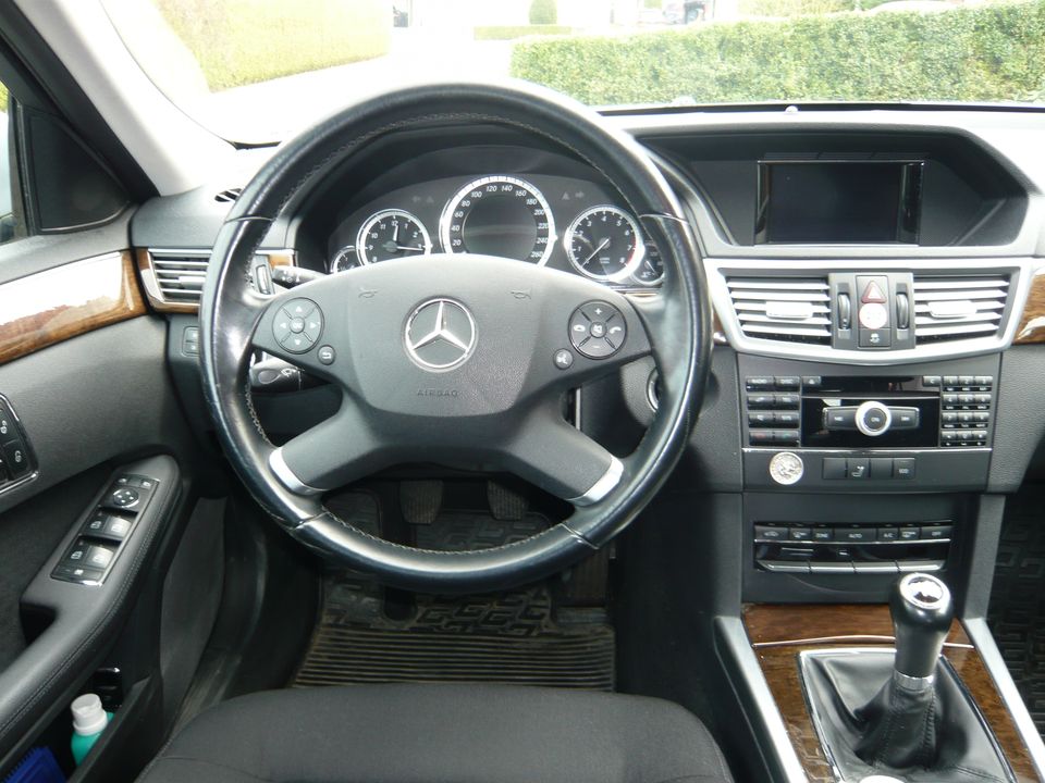 Mercedes E200 CGI, BlueEff., BJ. 01.2010, 118 Tkm, Silbermet. in Detmold