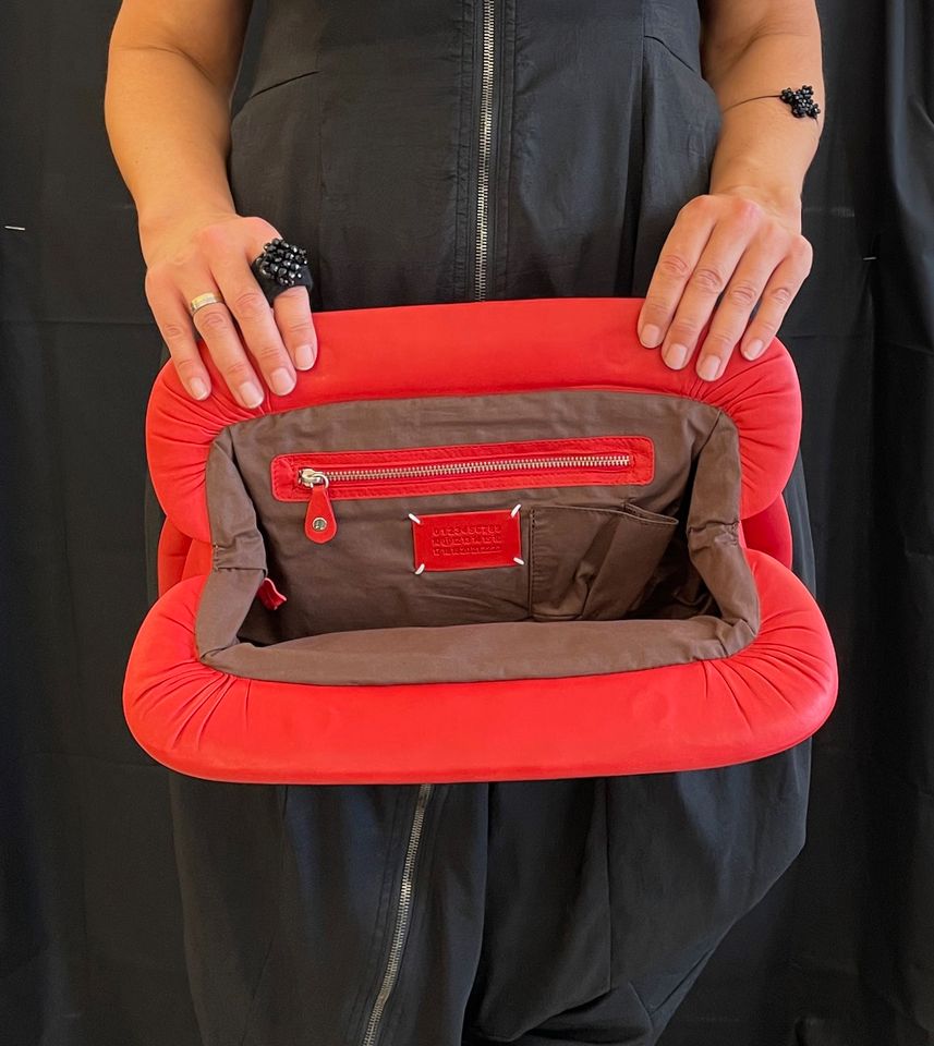 Maison Margiela Riesen Clutch XXL Leder Rot zu Rundholz NEU in Düsseldorf -  Bezirk 4 | eBay Kleinanzeigen ist jetzt Kleinanzeigen