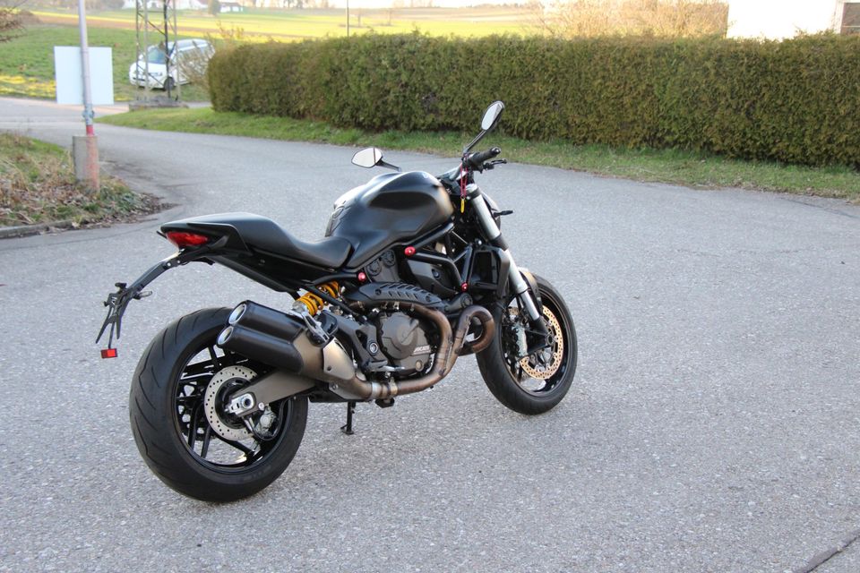 Ducati Monster 821 Dark + Bike Ankauf + Finanzierung in Dachau