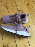 Joggingschuhe von Under Armour Größe38 Hessen - Hanau Vorschau