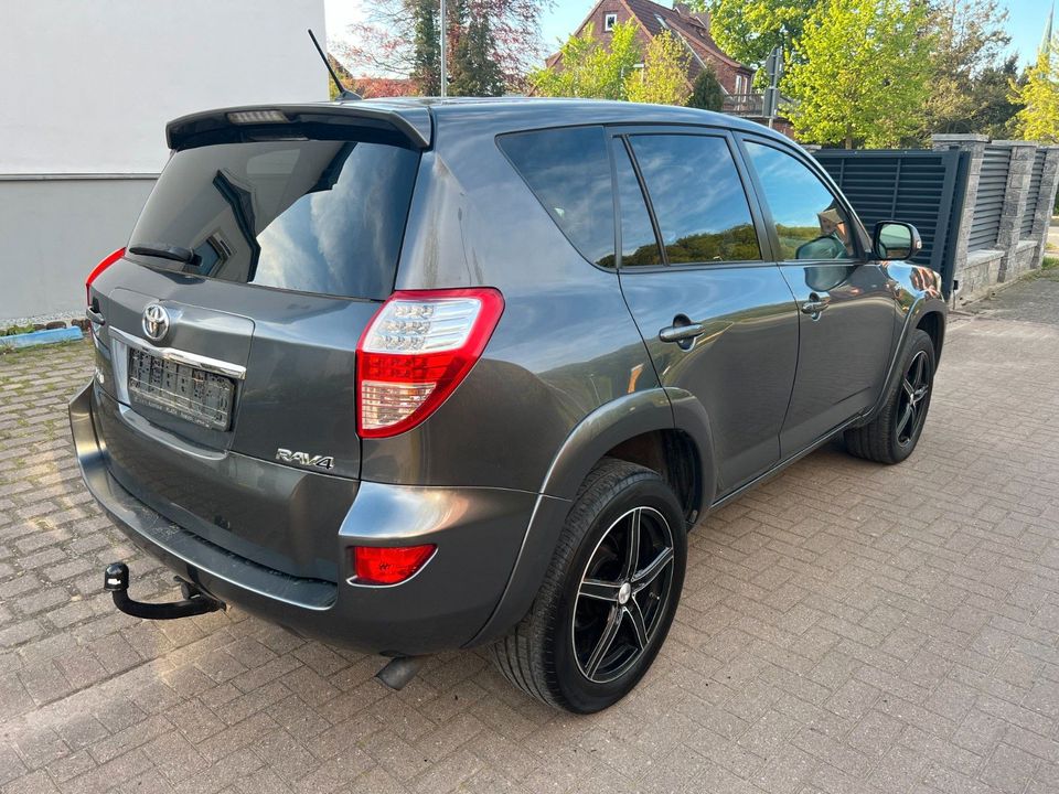 Toyota RAV4 Executive TÜV 08/2025! 2 HAND! 4X4 ALLRAD in Bad Doberan