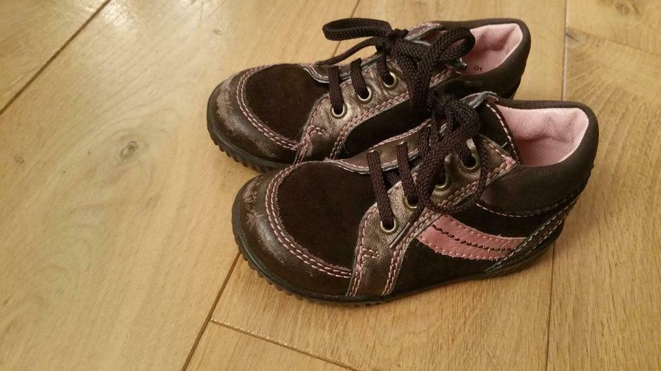 Braun rosane Däumling Leder Halbschuhe Marke Schuhe Gr 21 schmal in Nidda