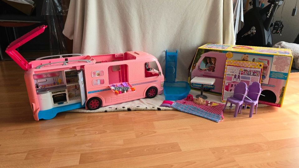 Barbie Wohnmobil und Camper mit Pool und Rutsche in Großbeeren