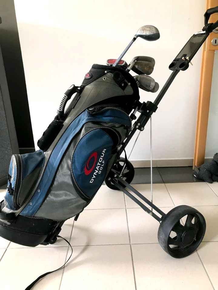 Golfbag mit Wagen in Bad Neustadt a.d. Saale
