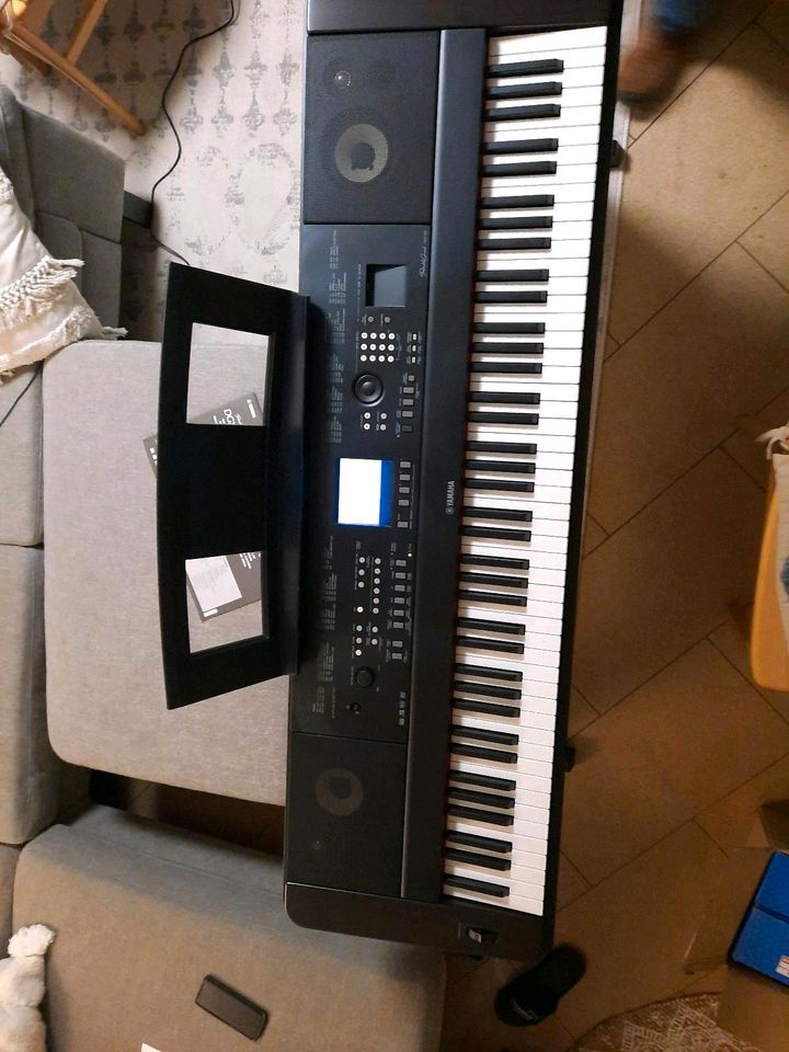 Keyboard Yamaha DGX-650 in Niederaula