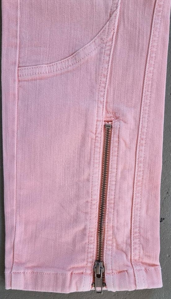 Jeans von Closed, Biker, Stretch, neon-rosa, W30 in Padingbüttel