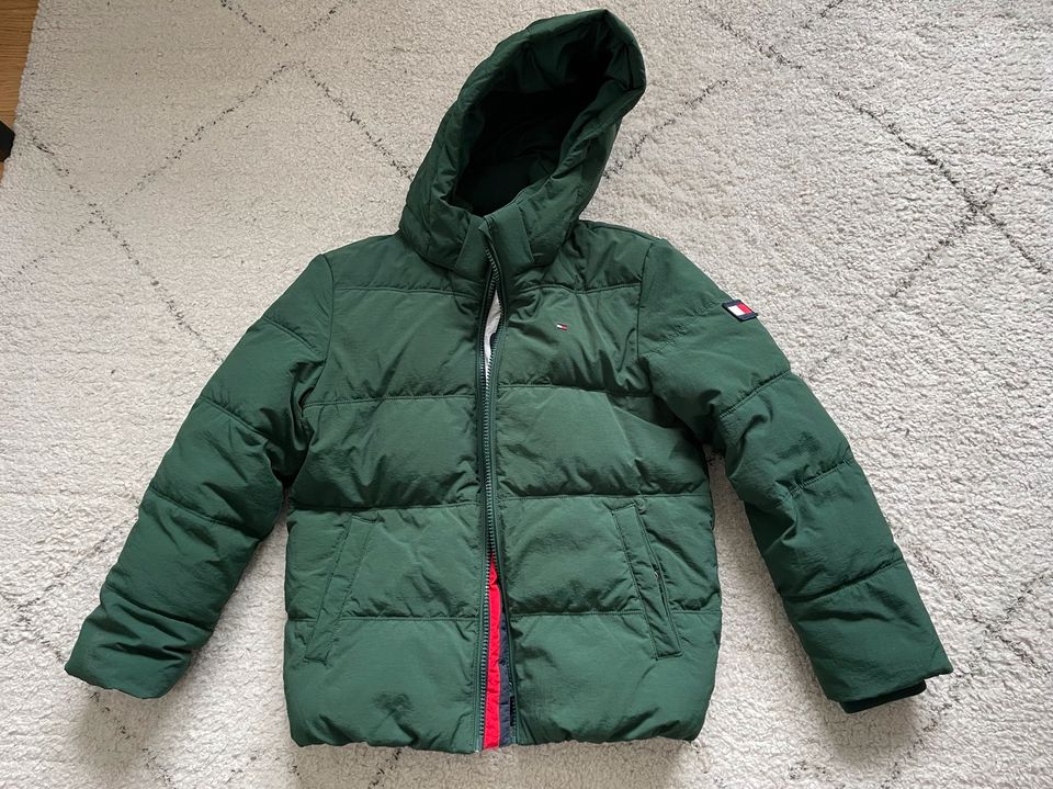 Kinder Winterjacke Tommy HILFIGER in Wiesbaden