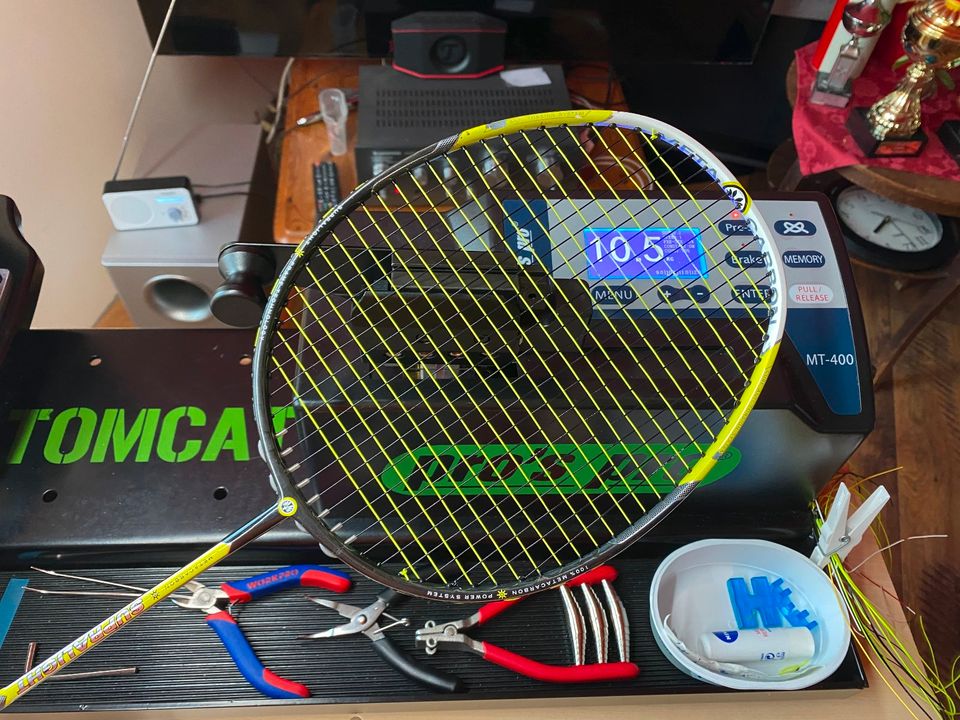 Badminton + Tennis Besaitung Mönchengladbach Yonex Babolat Saiten in Mönchengladbach