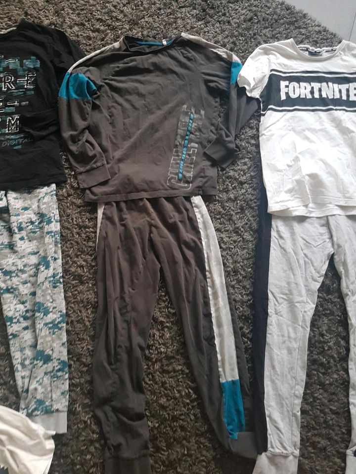 4x Schlafanzug Set Gr. 164, Fortnite, H&M, C&A in Oerlenbach