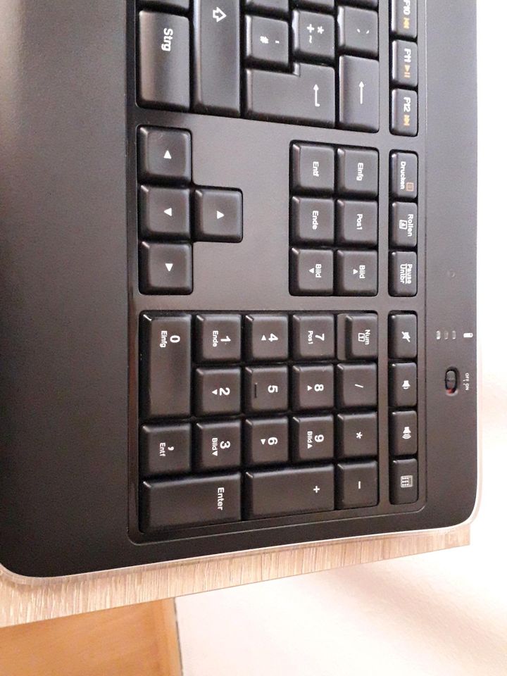 Logitech K800 Tastatur  Kabellos Beleuchtet in Poing