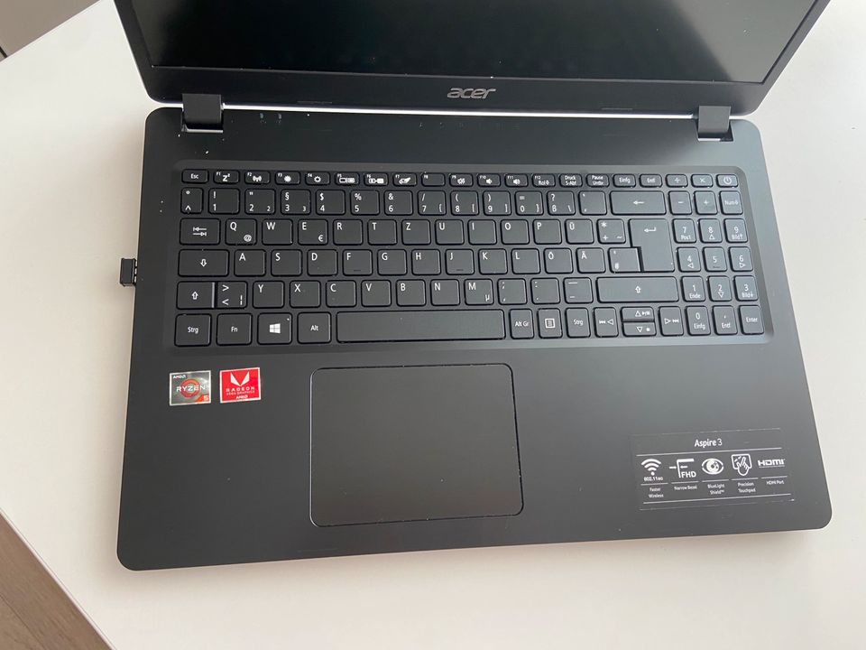 Acer Aspire 3 Laptop schwarz mit Kabel in Dresden