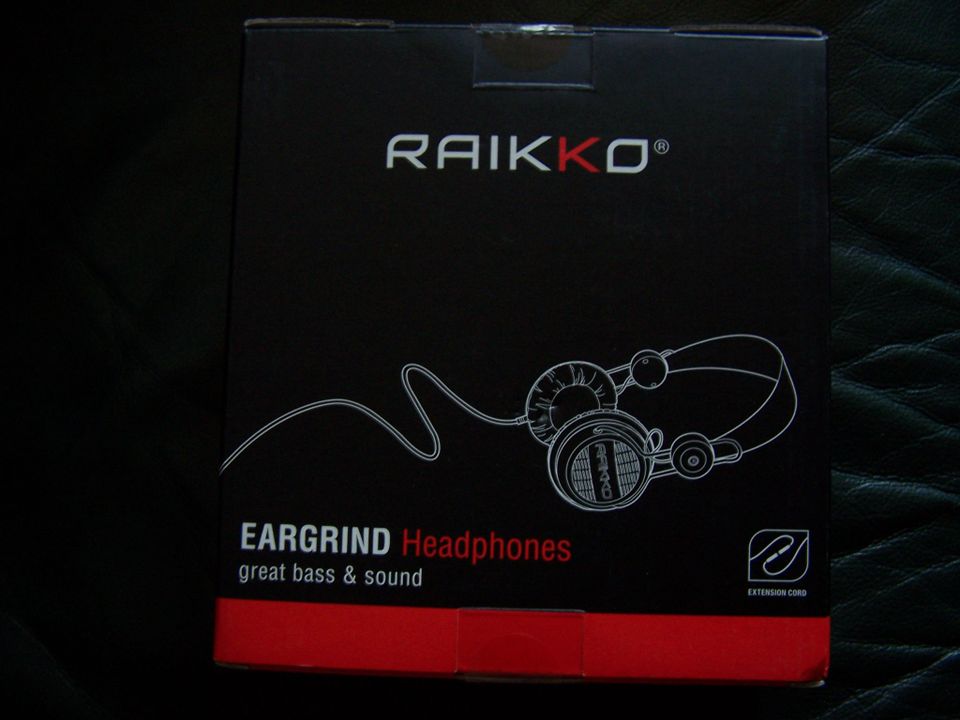 Kopfhörer RAIKKO Eargrind Headphones weiß rot NEU in Berlin