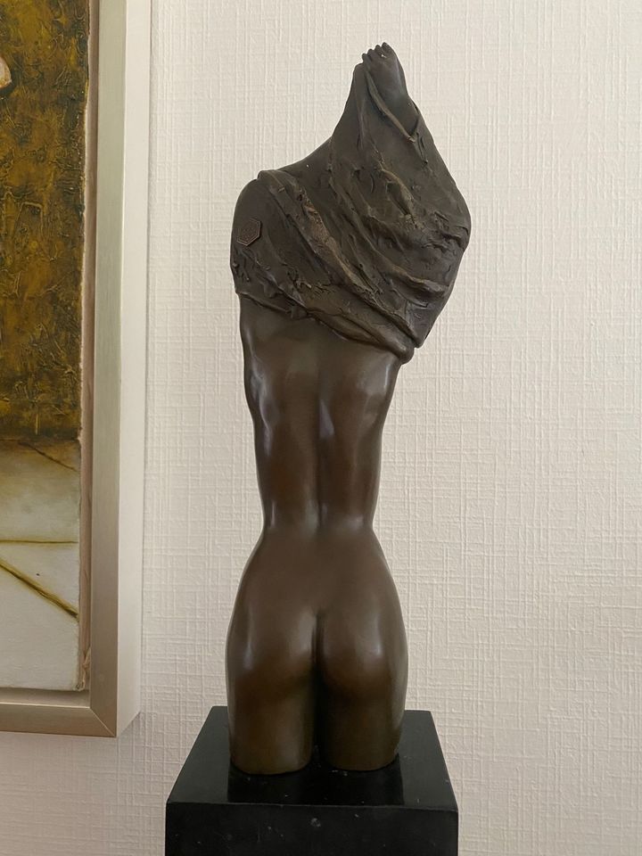 Bronze Skulptur weiblicher Torso Modernes Kunstobjekt Höhe 62 in Centrum