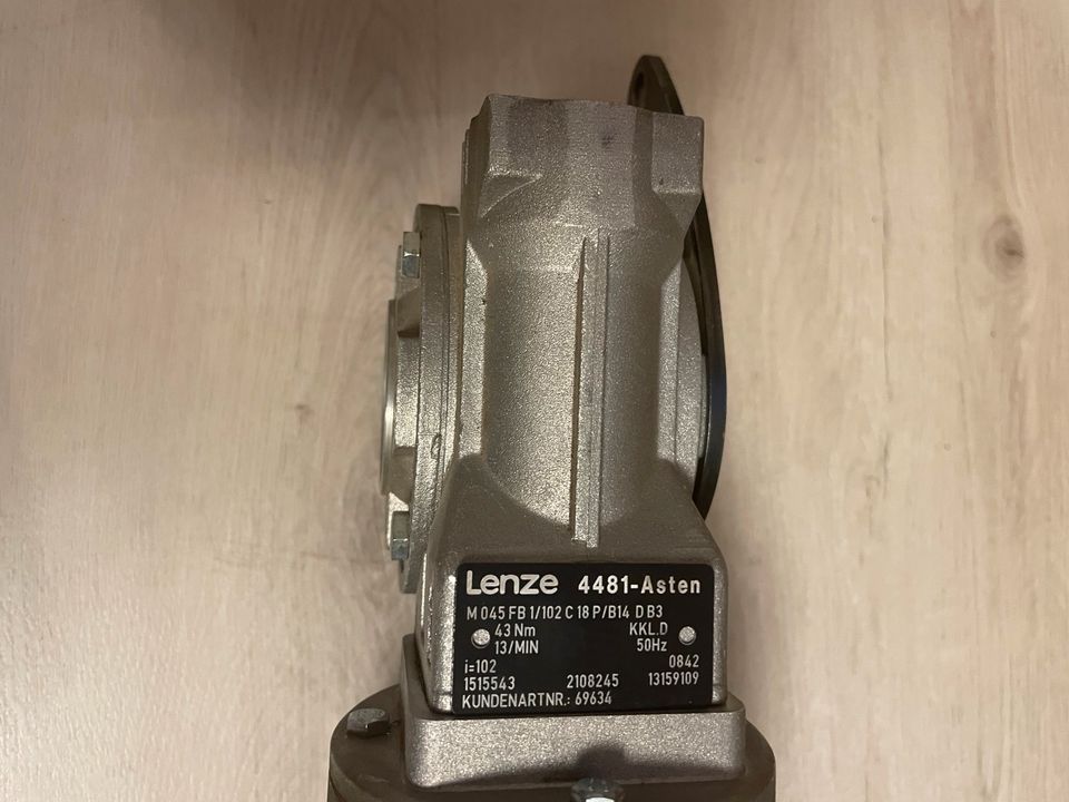 Lenze Getriebemotor/ Schneckenmotor EERA 063-X2E SIL in Himmelkron