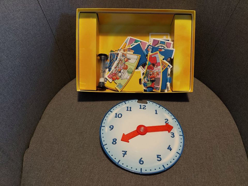 Ravensburger Spiel / Wer kennt die Uhr? in Dresden