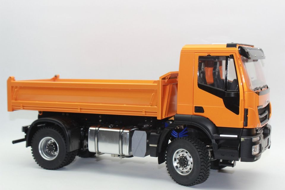 LKW Kipper 4x4 Hydraulikkipper mit Iveco Trakker Kabine 1:14 RC in Tüßling