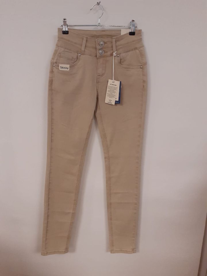 Blue Monkey Jeans Tamara 30540 beige Gr. 26,27,29,31,32 NEU in Arnsberg