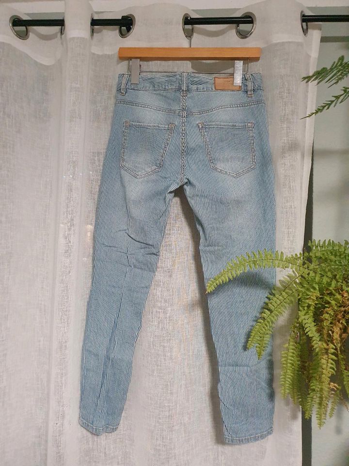 Gestreifte 7/8-Jeans von H&M, Gr. 36 in Stolberg (Rhld)