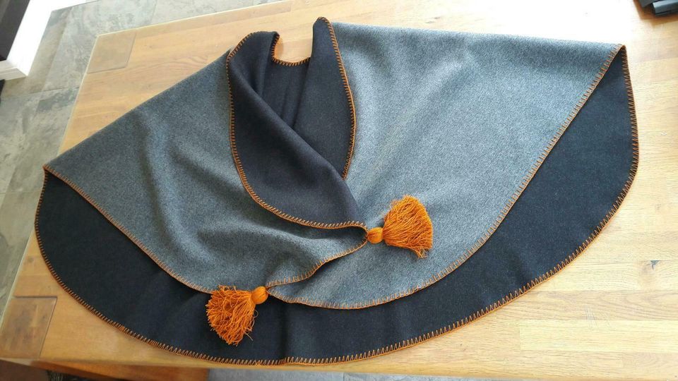 Wunderschöner Poncho (handmade) - Einheitsgröße in Gauting