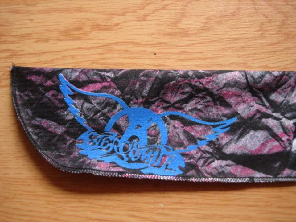 Original Aerosmith Bandana Stirnband Armband 1999 NEU nur Vitrine in Mühltal 