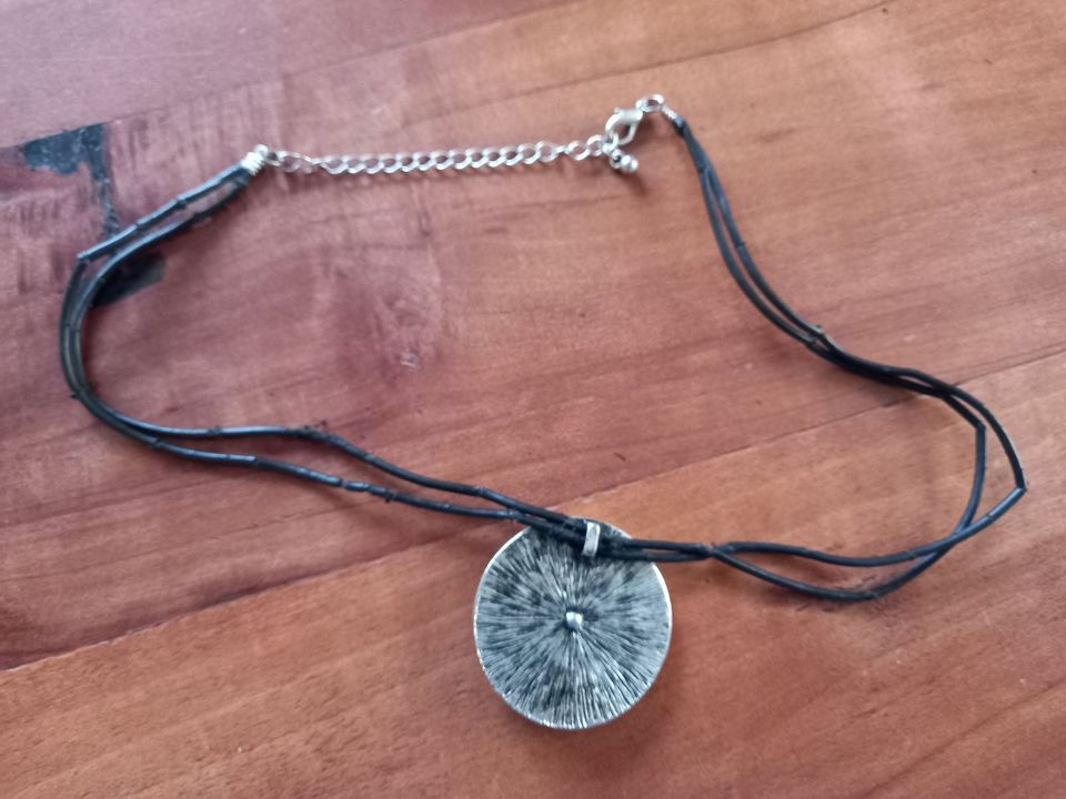 Kette Halskette Medaillon Anhänger Amulett Modeschmuck in Stuttgart