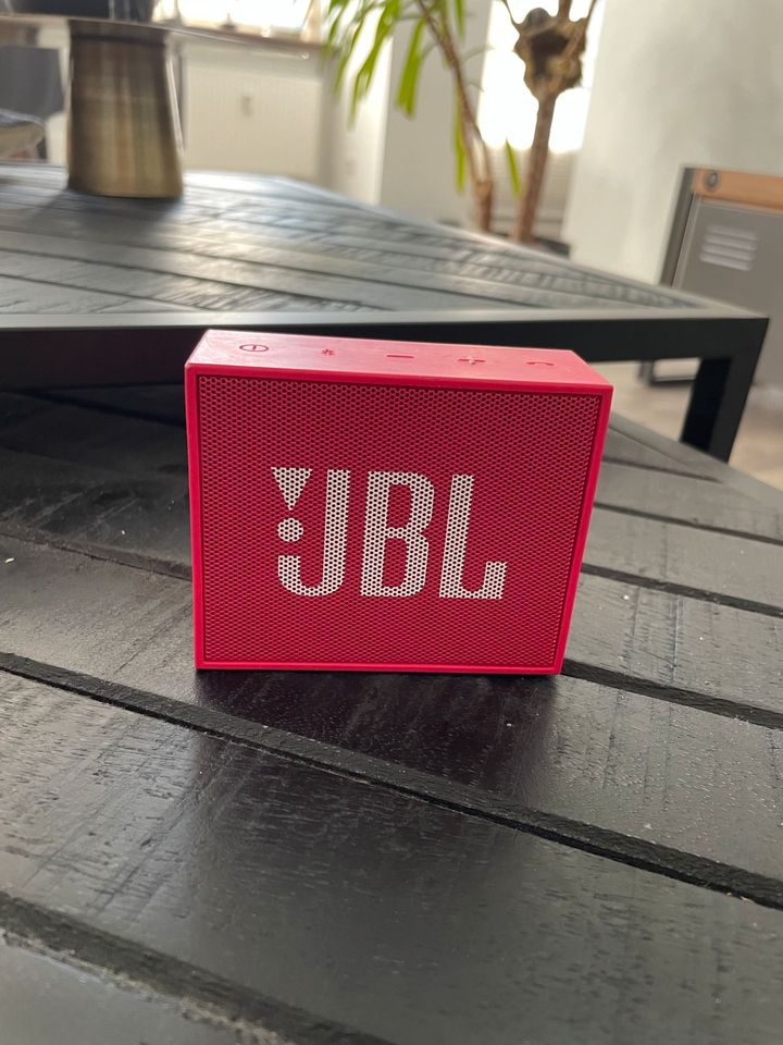 JBL Go Box rot in Lennestadt