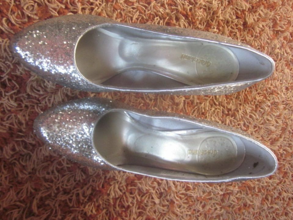 High Heels neu Gr.39 silberglitzernd pinke Sohle 11cm Pfennabsatz in Bad Driburg