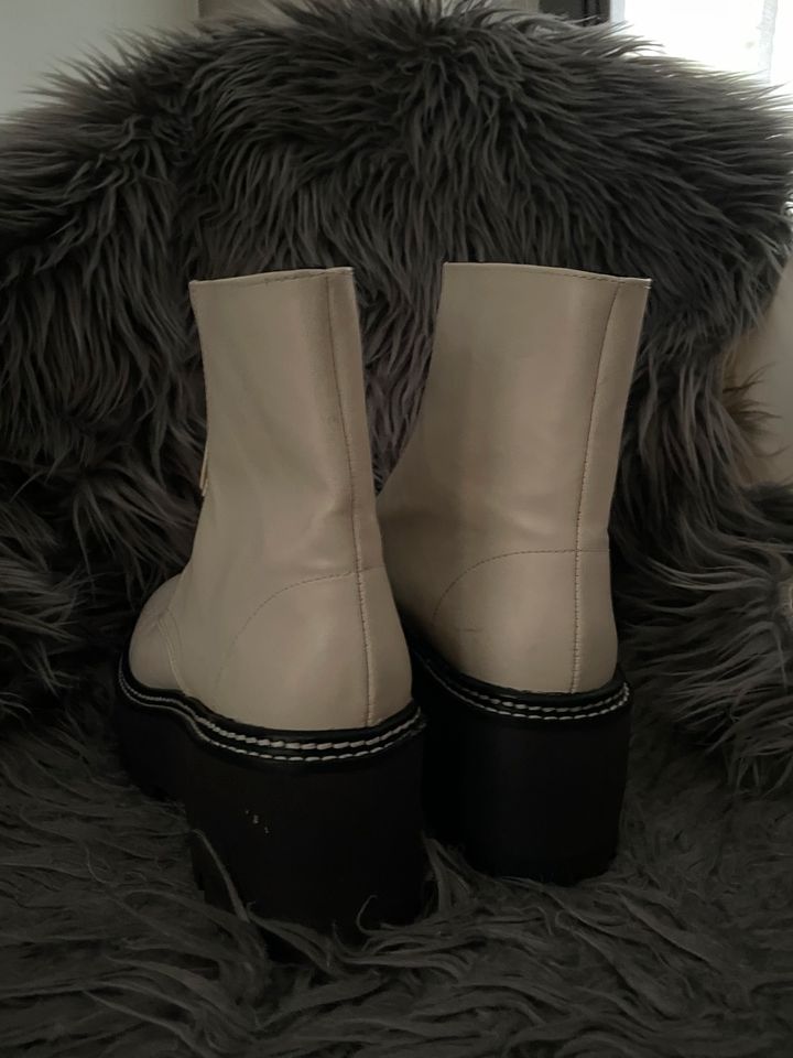 Stiefel Boots Creme Größe 39 H&M in Dresden