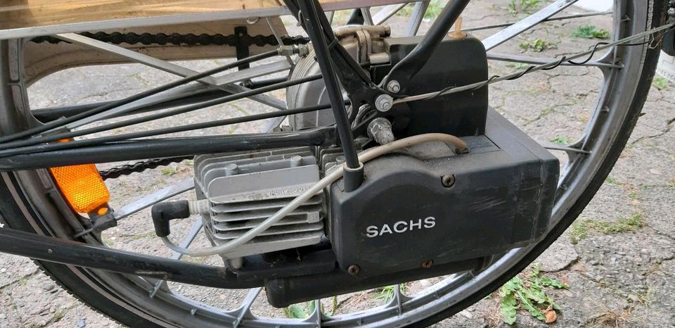 Hercules Fahrrad mit Verbrennungsmotor in Wunstorf