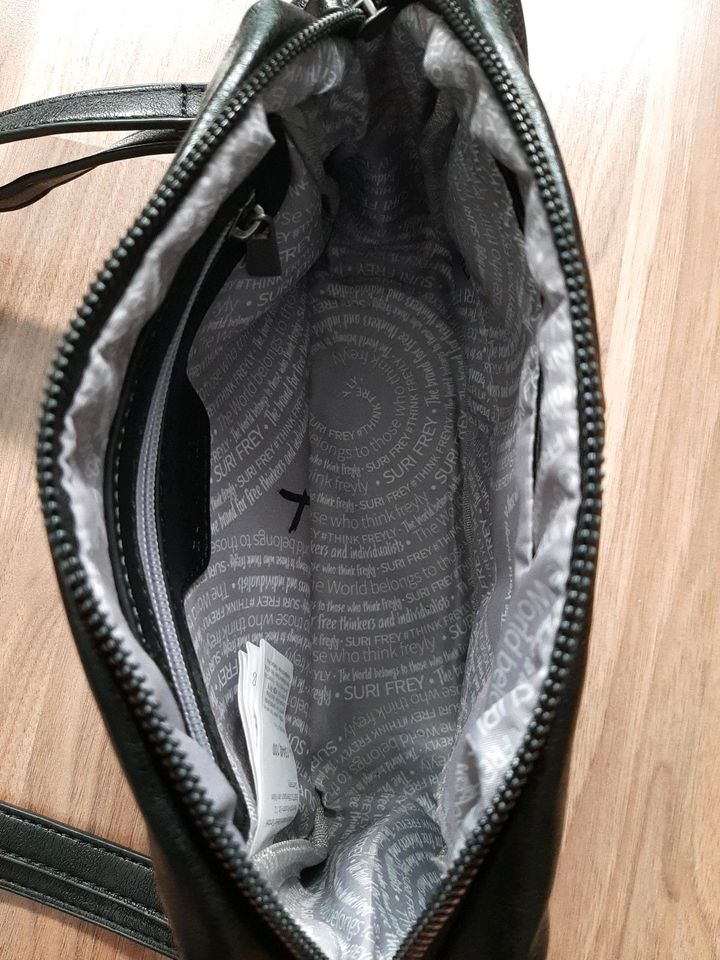 Neu: suri frey vegane Handtasche schwarz 25x18x8cm in Wunstorf