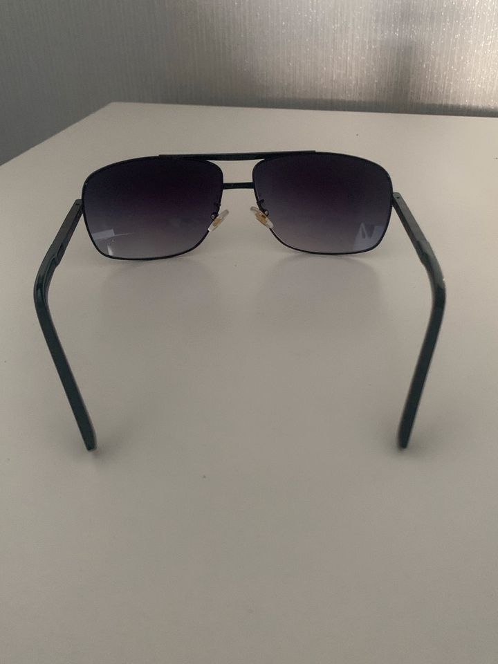 Sonnenbrille Schwarz in Hanau