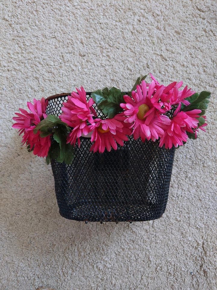 BASIL Gebrauchtes Fahrradkörbchen für Lenker mit pinken Blumen in Köln