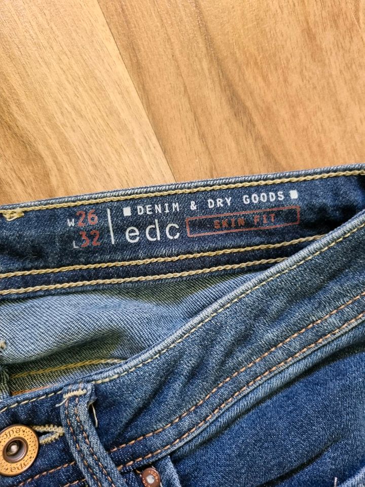 EDC Jeans Skin Fit 26 / 32 in Hünfeld