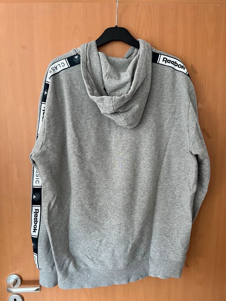 Reebok Hoodie in Schwieberdingen