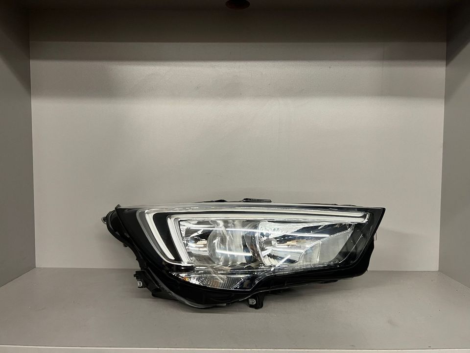 Opel Crossland X LED Scheinwerfer vorne rechts 13467968 in Düsseldorf